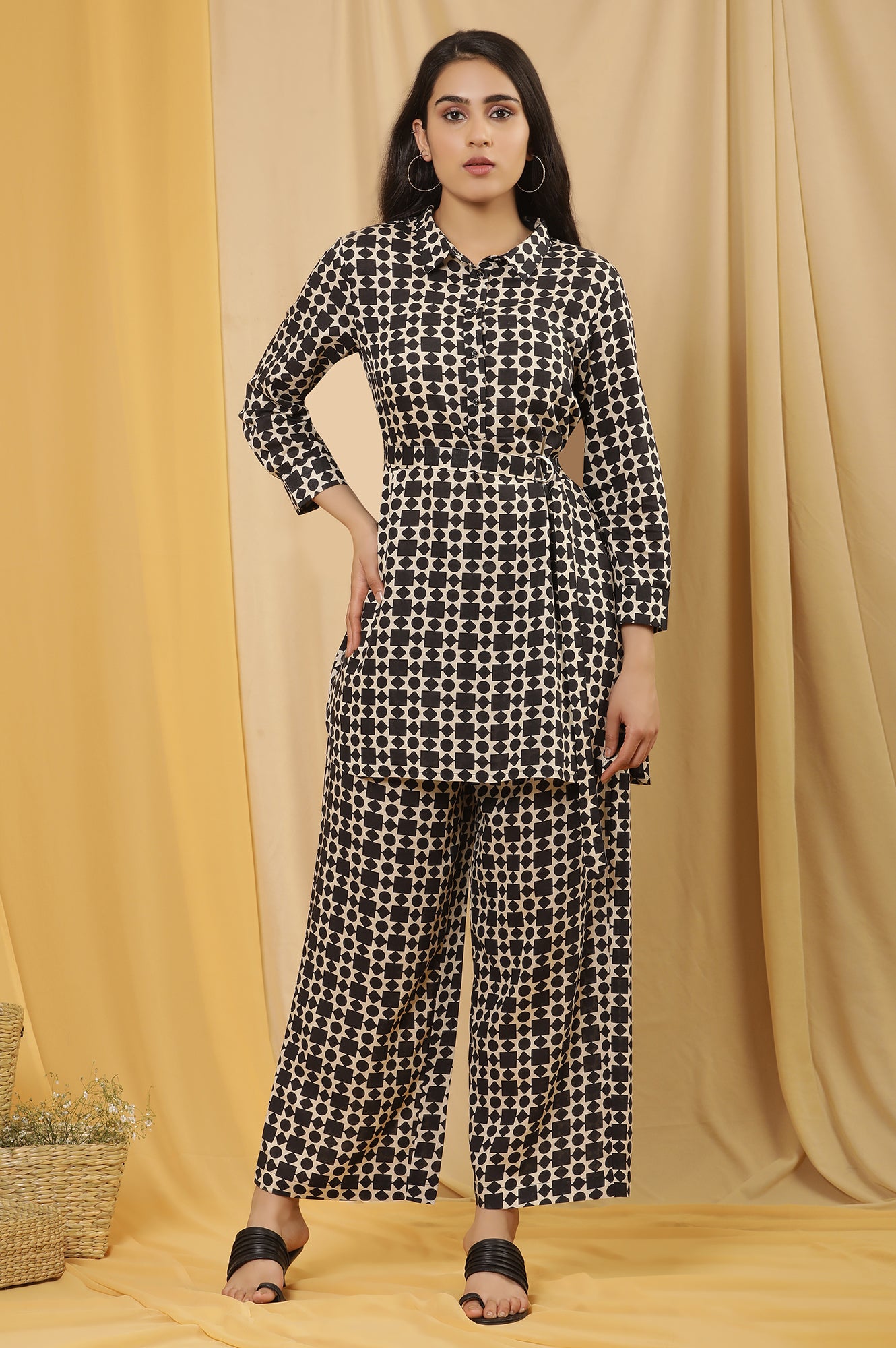 White And Black Geometric Printed Top And Trouser Set - Image 8